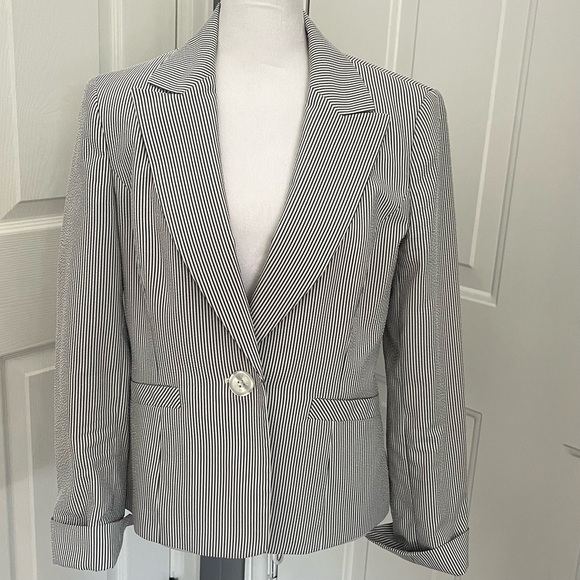 Le Suit Blazer Women 8 Seersucker Ibiza Pinstripe B/W Turn Back Cuff Career Boss - Picture 2 of 14